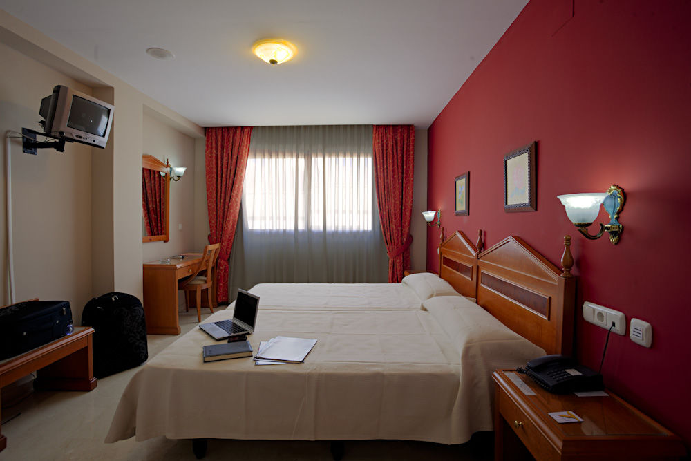 Hotel Tocina Business Albolote Zimmer foto